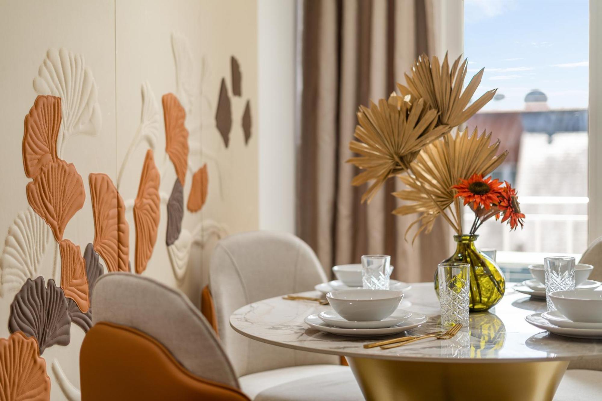 Prime Mayfair Luxury Stunning 2 Bedroom H12 *