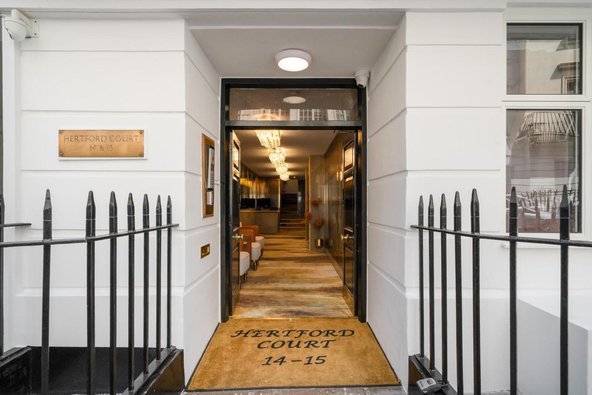 Prime Mayfair Luxury Stunning 2 Bedroom H12 *